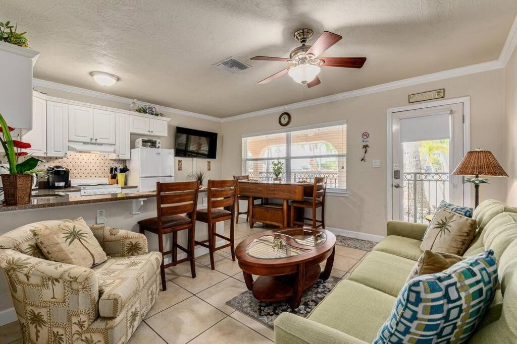 Walk To The Beach And Restaurants! - Coconut Villa'S Suite 2 St. Pete Beach Zewnętrze zdjęcie