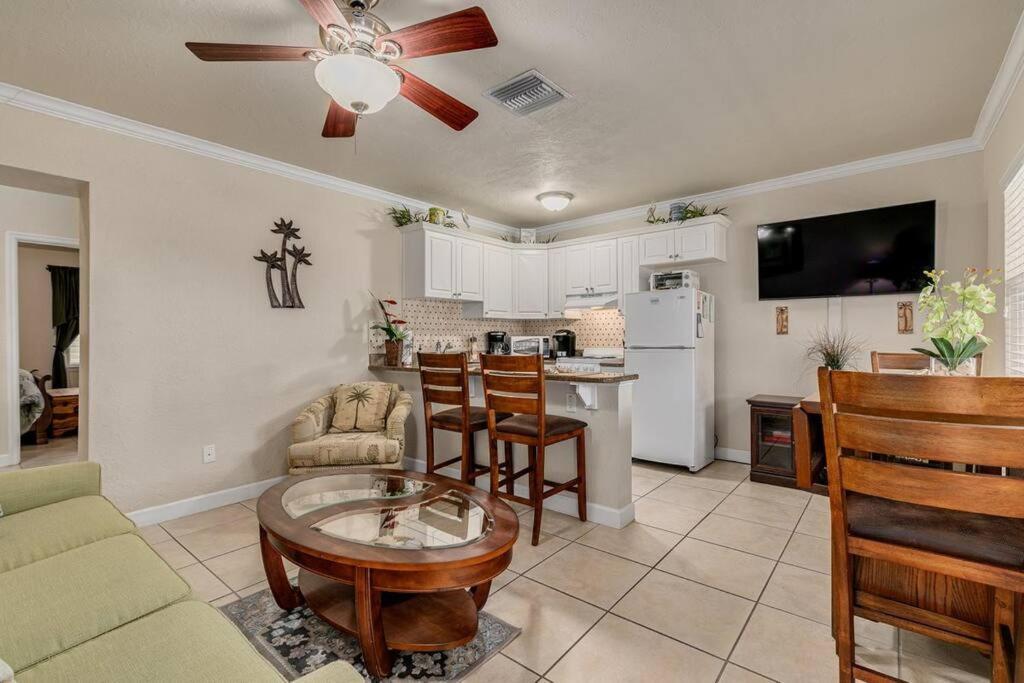 Walk To The Beach And Restaurants! - Coconut Villa'S Suite 2 St. Pete Beach Zewnętrze zdjęcie