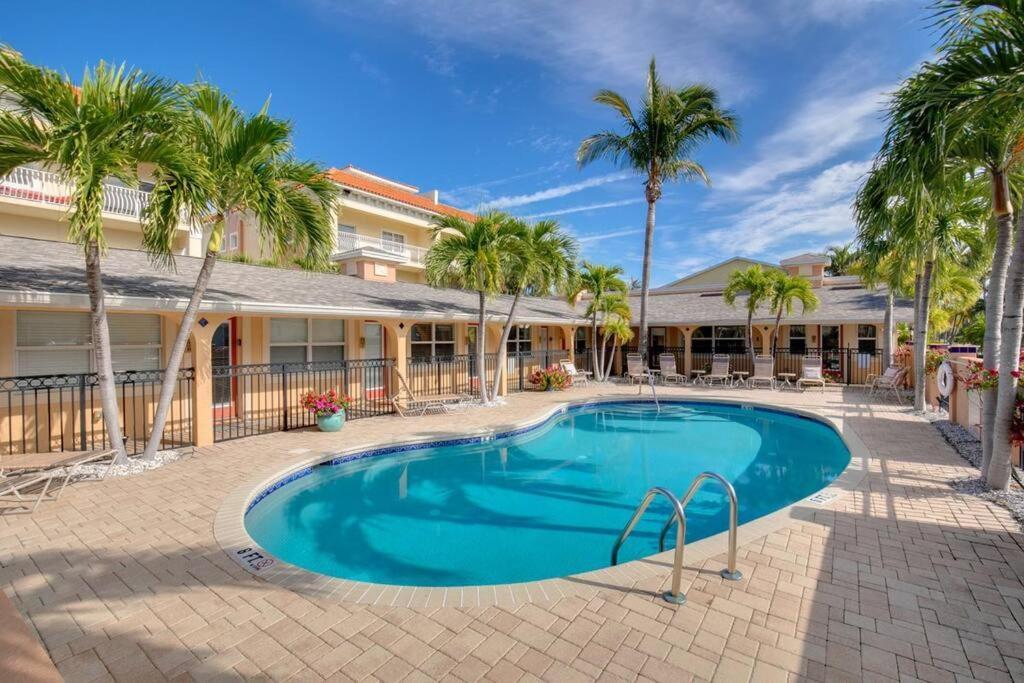 Walk To The Beach And Restaurants! - Coconut Villa'S Suite 2 St. Pete Beach Zewnętrze zdjęcie