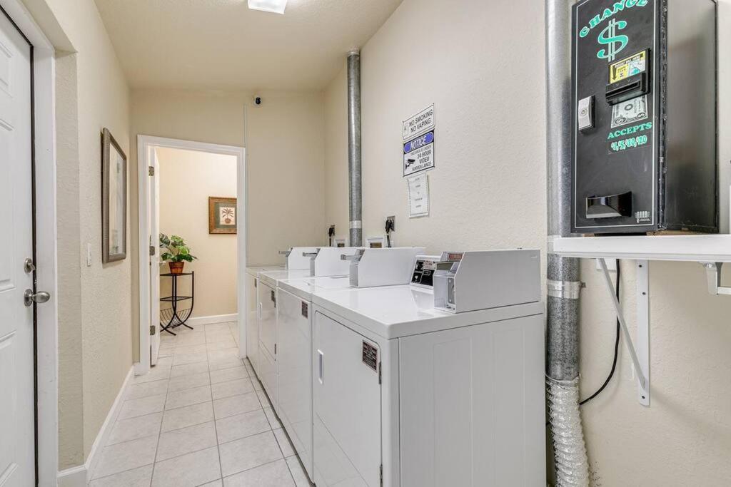Walk To The Beach And Restaurants! - Coconut Villa'S Suite 2 St. Pete Beach Zewnętrze zdjęcie