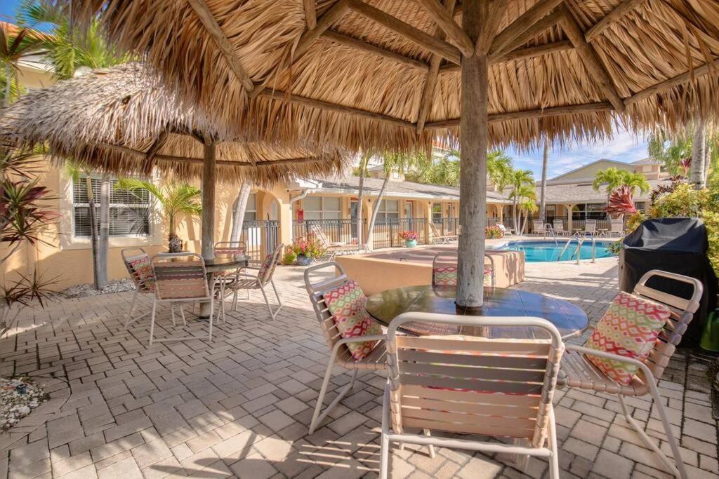 Walk To The Beach And Restaurants! - Coconut Villa'S Suite 2 St. Pete Beach Zewnętrze zdjęcie